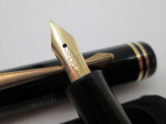 Montblanc SimPlo 324. Celuloide negro brillo y chapada oro. 14K