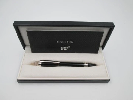 Montblanc Starwalker. Black resin and platinum details. 14k. Box. Germany