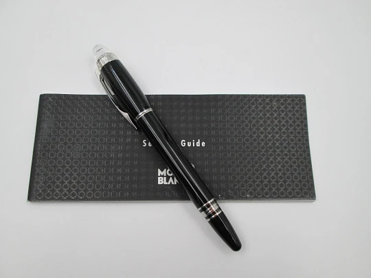 Montblanc Starwalker. Black resin and platinum details. 14k. Box. Germany