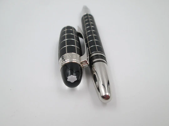 Montblanc Starwalker. Metal platinado y caucho negro. 14K