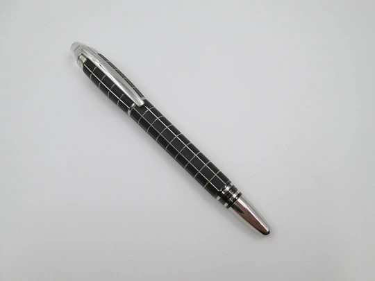 Montblanc Starwalker. Metal platinado y caucho negro. 14K