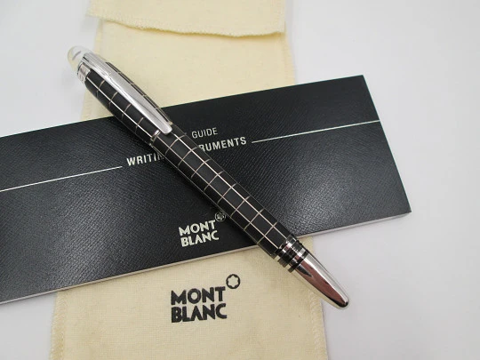 Montblanc Starwalker. Metal platinado y caucho negro. 14K