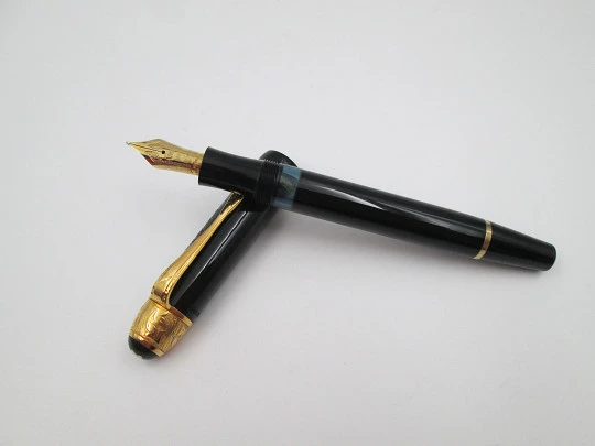 Montblanc Voltaire fountain pen. Black resin and vermeil sterling silver details. 1995 Montblanc Voltaire fountain pen. Black resin and vermeil sterling silver details. 1995