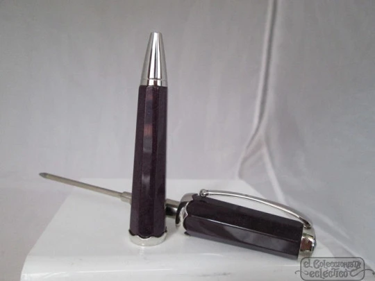 Montegrappa Piccola. Italia. Resina morada mármol. Platino