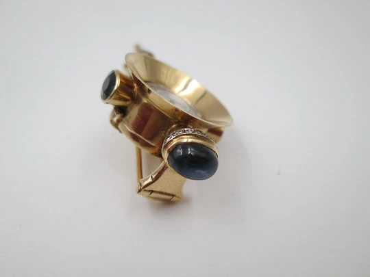 Movado mechanical jewel watch. 18k gold, diamonds, sapphires and emeralds. 1930's