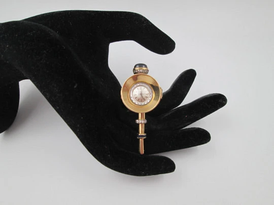 Movado mechanical jewel watch. 18k gold, diamonds, sapphires and emeralds. 1930's