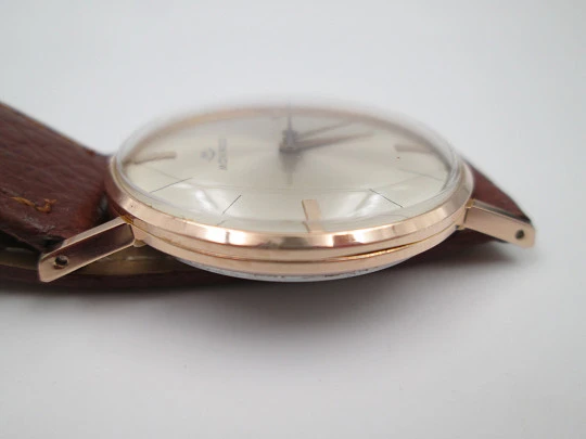 Movado. 20 microns gold plated & steel. Manual wind. Sweep second. 1960's