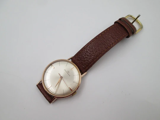 Movado. 20 microns gold plated & steel. Manual wind. Sweep second. 1960's