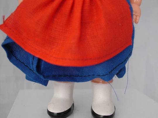 Muñeca bailarina Fipps. Traje Selva Negra. Cuerda. Caja. 1950. Alemania