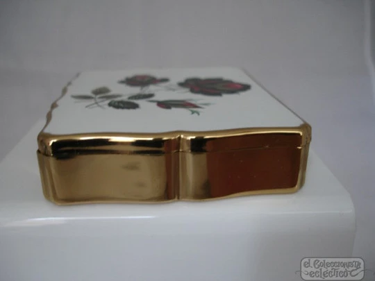 Musical powder compact. Golden metal. Stratton. Enamel. 1950's