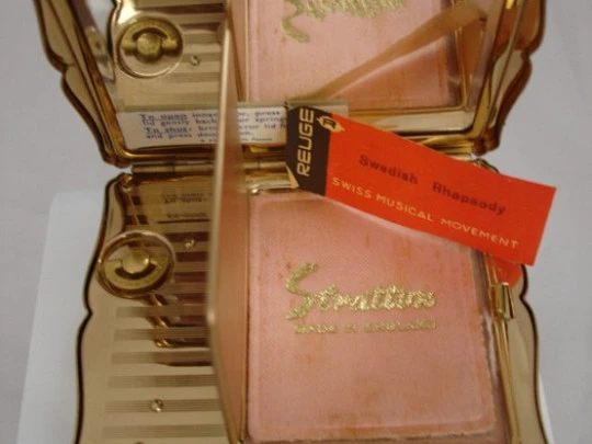 Musical powder compact. Golden metal. Stratton. Enamel. 1950's