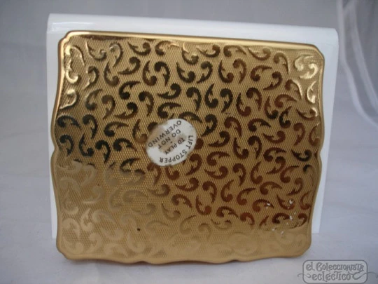 Musical powder compact. Golden metal. Stratton. Enamel. 1950's