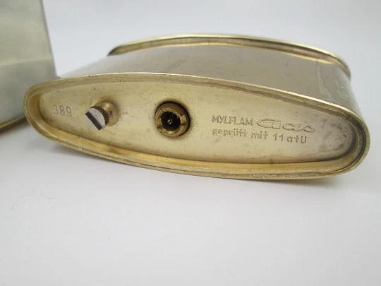 Mylflam Diplomat automatic table lighter. Marble resin and gold plated metal. Germany