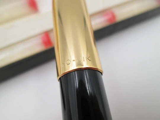 No-Nik Savinelli gold plated and hard rubber retractable cigarette holder with filters set