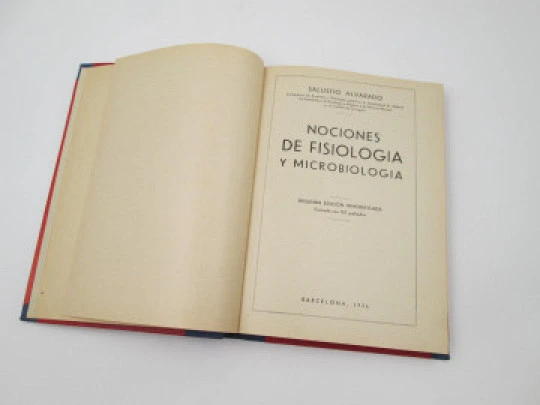 Nociones de Fisiología y Microbiología. Salustio Alvarado. 181 grabados. 1936