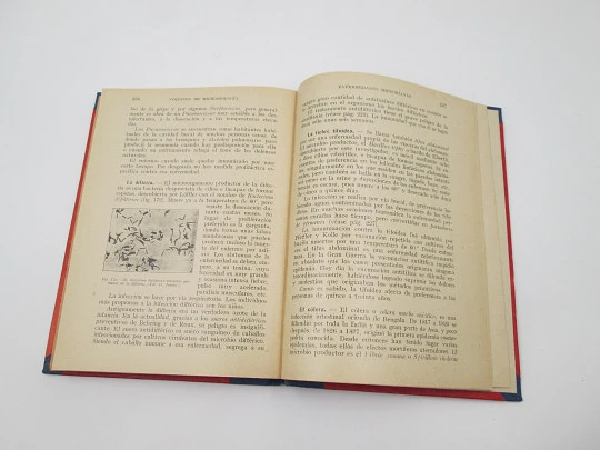 Nociones de Fisiología y Microbiología. Salustio Alvarado. 181 grabados. 1936