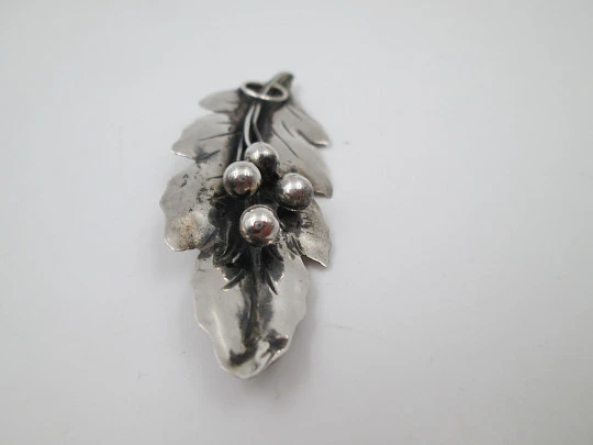 Oak leaf women's brooch. 925 sterling silver. Safety pin back. Taxco (Mexico). 1970's