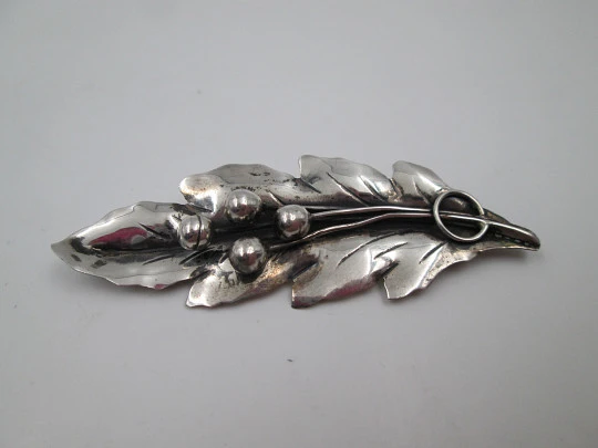 Oak leaf women's brooch. 925 sterling silver. Safety pin back. Taxco (Mexico). 1970's