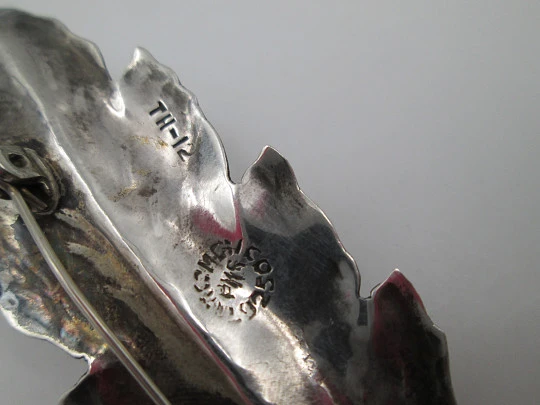 Oak leaf women's brooch. 925 sterling silver. Safety pin back. Taxco (Mexico). 1970's