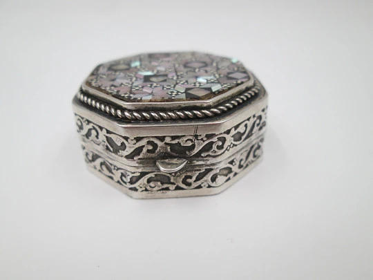 Octagonal pillbox. Sterling silver. Checkered mother-of-pearl front. Vegetable ornates