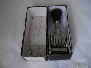 Office Numerator. El Casco. 1960's. Box. Silver metal. Wood handle