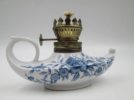 Oil lamp / hand lamp. Blue and white porcelain. Floral motifs. Boat shape. Europe. 1970's