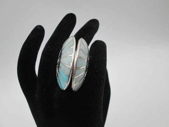 Oko women's seashell ring. 925 sterling silver and blue enamel. United States. 1980's