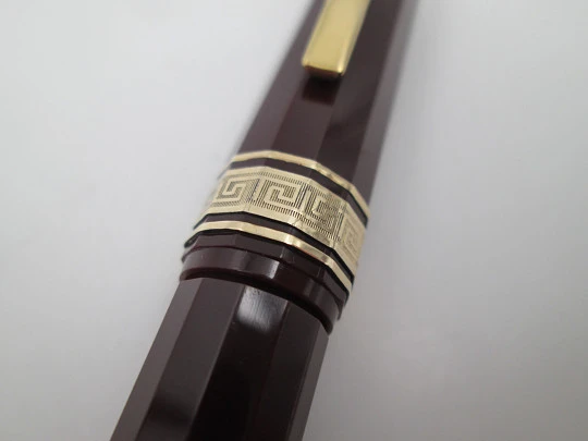 Omas 555 art deco fountain pen. Burgundy faceted resin and gold plated details. 1990's