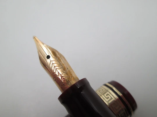 Omas 555 art deco fountain pen. Burgundy faceted resin and gold plated details. 1990's