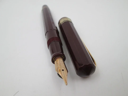 Omas 555 art deco fountain pen. Burgundy faceted resin and gold plated details. 1990's