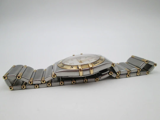Omega Constellation. Steel & 18k yellow gold. Quartz. Unisex. Calendar. 2000's