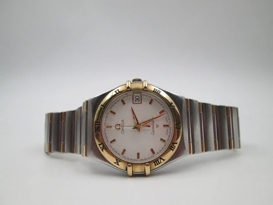 Omega Constellation. Steel & 18k yellow gold. Quartz. Unisex. Calendar. 2000's