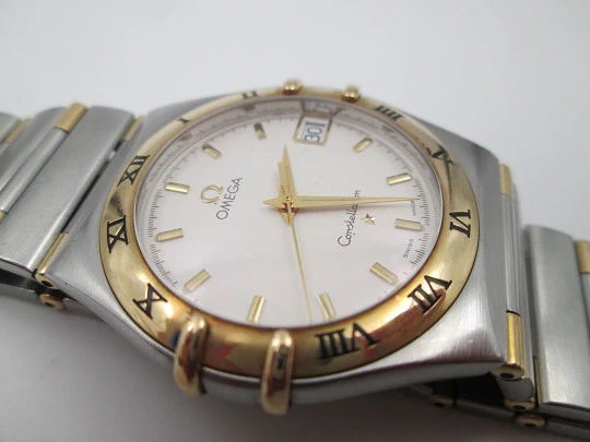 Omega Constellation. Steel & 18k yellow gold. Quartz. Unisex. Calendar. 2000's