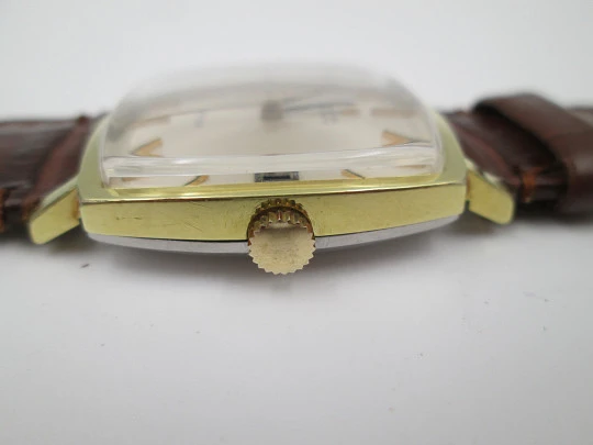 Omega De Ville. Acero y chapado oro. Caja cuadrada. Automático. Correa piel. 1960