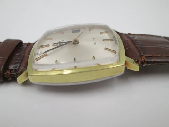 Omega De Ville. Acero y chapado oro. Caja cuadrada. Automático. Correa piel. 1960
