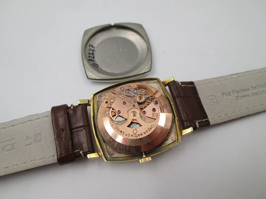 Omega De Ville. Acero y chapado oro. Caja cuadrada. Automático. Correa piel. 1960