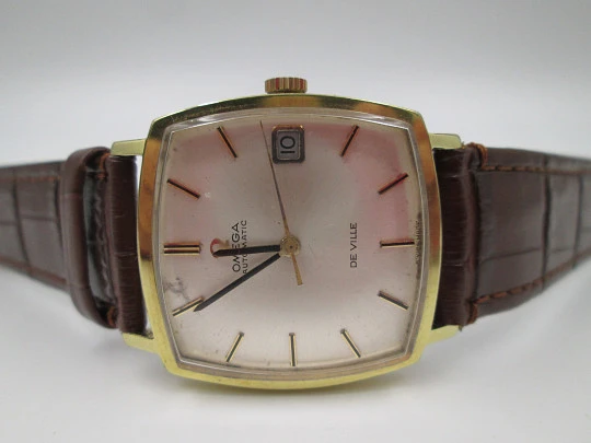 Omega De Ville. Acero y chapado oro. Caja cuadrada. Automático. Correa piel. 1960