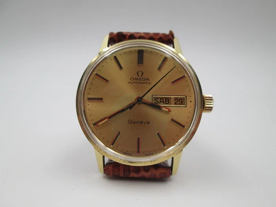 Omega Genève Seamaster. 18 karat gold. Automatic. Date & day. Leather strap