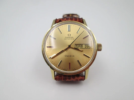 Omega Genève Seamaster. 18 karat gold. Automatic. Date & day. Leather strap