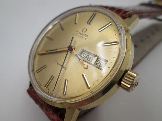 Omega Genève Seamaster. 18 karat gold. Automatic. Date & day. Leather strap