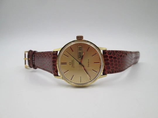 Omega Genève Seamaster. 18 karat gold. Automatic. Date & day. Leather strap