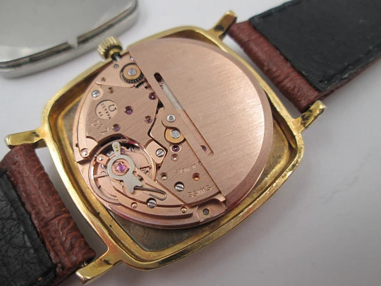 Omega Genève. 20 micron gold plated and steel. Automatic. Calendar. Strap. 1970's Omega Genève. 20 micron gold plated and steel. Automatic. Calendar. Strap. 1970's