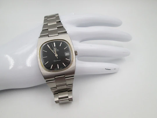Omega Genève. Acero inoxidable. Automático. Calendario. Dial negro. Brazalete. 1970