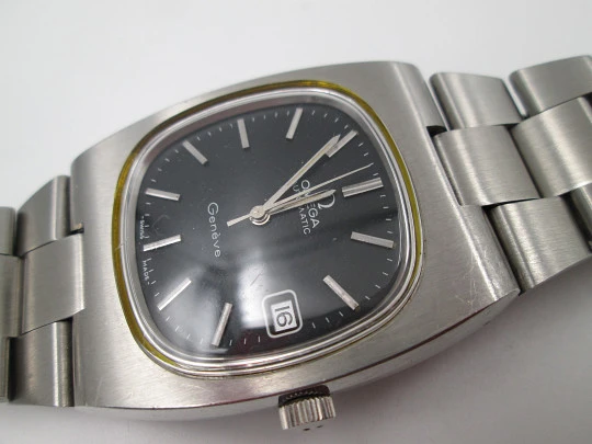 Omega Genève. Acero inoxidable. Automático. Calendario. Dial negro. Brazalete. 1970