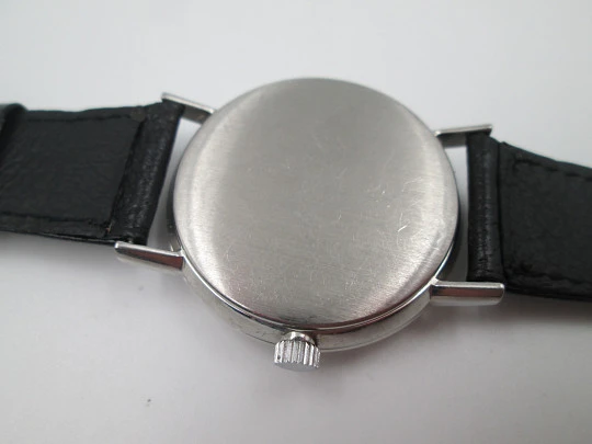 Omega Genève. Acero inoxidable. Cuerda manual. Correa piel negra. Suiza. 1960