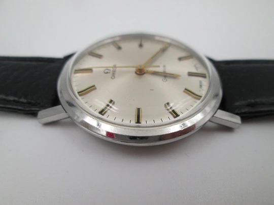 Omega Genève. Acero inoxidable. Cuerda manual. Correa piel negra. Suiza. 1960