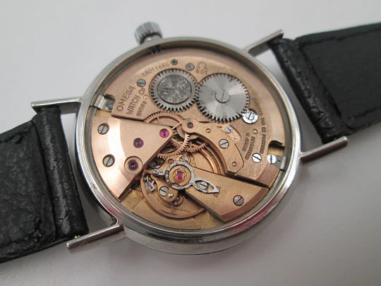 Omega Genève. Acero inoxidable. Cuerda manual. Correa piel negra. Suiza. 1960