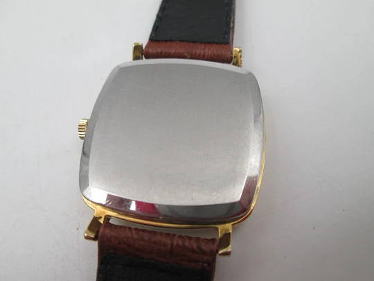 Omega Genève. Chapado oro 20 micras y acero. Automático. Calendario. Correa. 1970