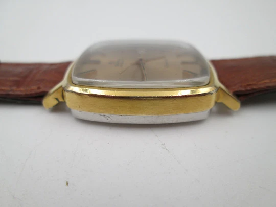 Omega Genève. Chapado oro 20 micras y acero. Automático. Calendario. Correa. 1970