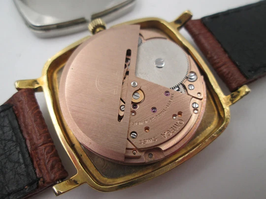 Omega Genève. Chapado oro 20 micras y acero. Automático. Calendario. Correa. 1970